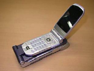 NTT DoCoMo enhances prototype micro fuel cell for FOMA handsets