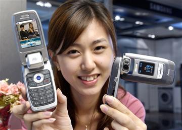 Samsung Introduces Mobile Phone with 3GB Hard Disk Drive