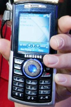 Samsung introduces Windows Mobile Smartphone with 3GB hard disk