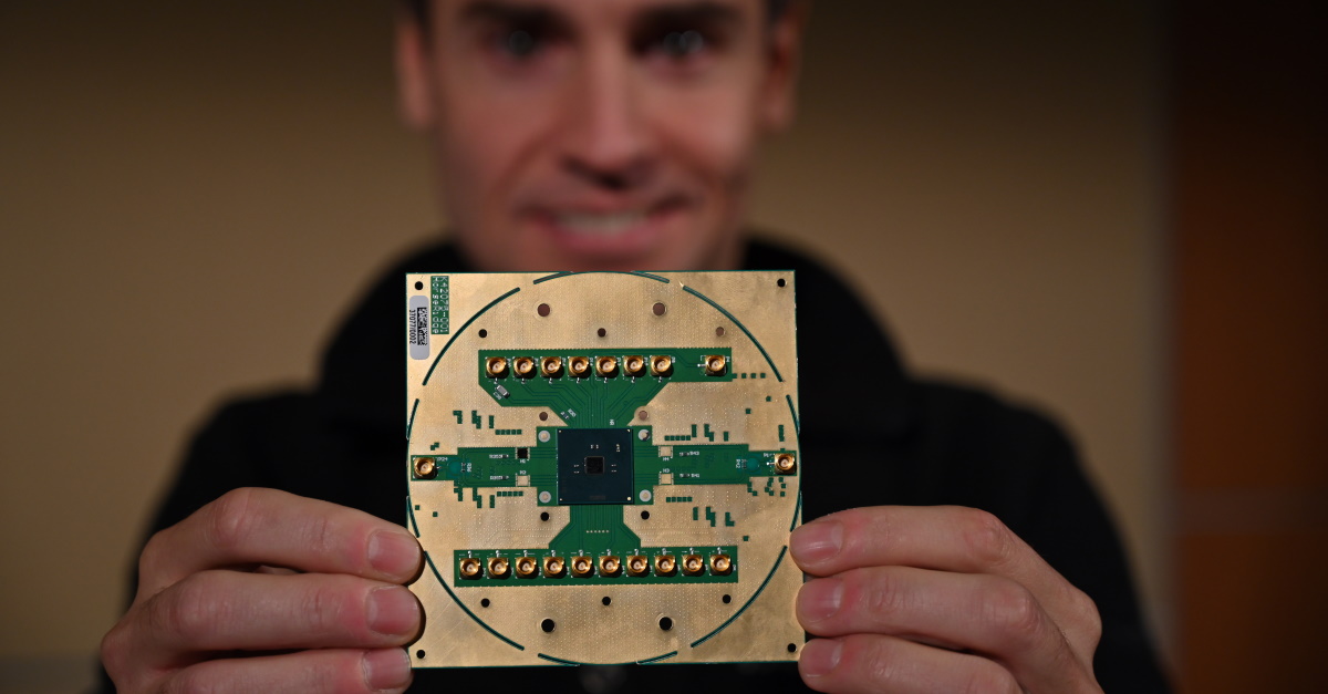 Intel introduces cryogenic control chip to enable quantum computers