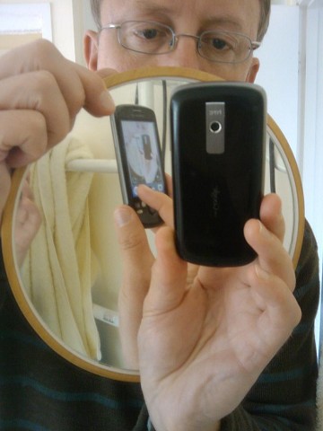 Pic of HTC magic taken from Magic's camera